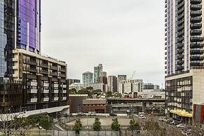 Stylish Southbank 2-bed Flat w/ Balcony