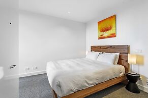 Pristine 1-bed Apartment Near Local Cafes