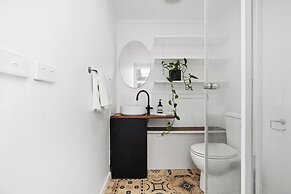 Beach house 2km CBD