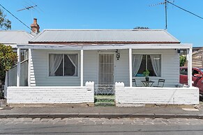 Beach house 2km CBD