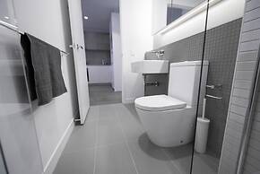 A Chic 2br, CBD Apartment Near Southern Cross