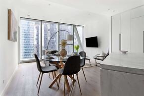 Chic 2BR Apt Opposite Southern Cross, City Views