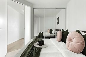 Pet-friendly Stylish 2BR Apt, Panoramic City Views