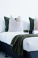 Pet-friendly Stylish 2BR Apt, Panoramic City Views