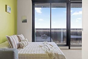 Cozy & Chic 2BR Apt Walk to Melbourne Central