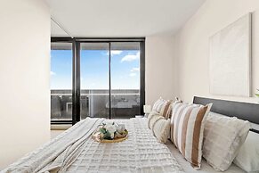 Cozy & Chic 2BR Apt Walk to Melbourne Central