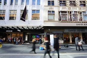 Cozy & Chic 2BR Apt Walk to Melbourne Central