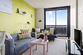 Cozy & Chic 2BR Apt Walk to Melbourne Central