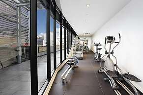 Chic Apartment by Southern Cross, Free Parking