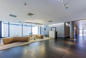 A Comfy Albert Park Apt Next to Grand Prix Circuit
