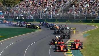 A Comfy Albert Park Apt Next to Grand Prix Circuit