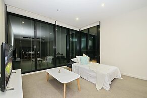 A Comfy Albert Park Apt Next to Grand Prix Circuit