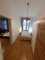 Modern 2BR Apt Downtown Long Stay