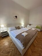 Comfy Apt Long Stay 5P Margareten