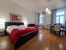 Chic 2BR Apt Downtown Long Stay