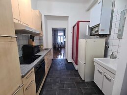 Chic 2BR Apt Downtown Long Stay