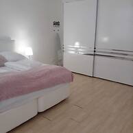 Modern 2BR Apt Long Stay Near Station