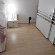 Modern 2BR Apt Long Stay Near Station