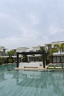 Villa With Direct Pool Access and Beach Access