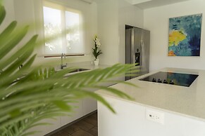 Villa With Direct Pool Access and Beach Access