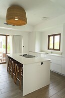 Villa With Direct Pool Access and Beach Access