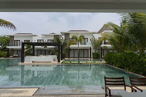 Villa With Direct Pool Access and Beach Access