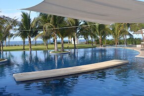 Luxury Villa w Direct Pool Entry Monterrico