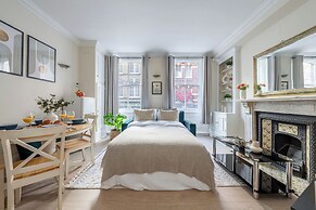 Charming 1BR Near Soho & Theatres