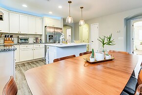 Pool Access! Suburban Home 11 Mi to Dtwn Gilbert