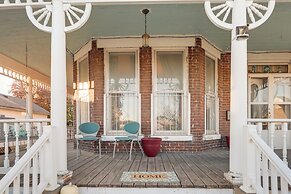 2 Blocks to Ohio River! Historic Victorian Gem