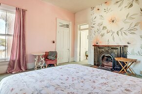 2 Blocks to Ohio River! Historic Victorian Gem