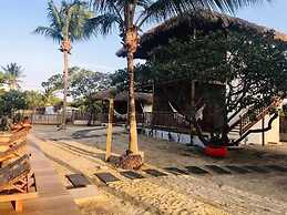 Private Complex With Swimming Pool Close to the Ocean