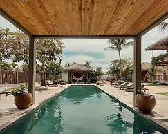 Private Complex With Swimming Pool Close to the Ocean