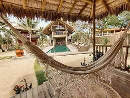 Private Complex With Swimming Pool Close to the Ocean