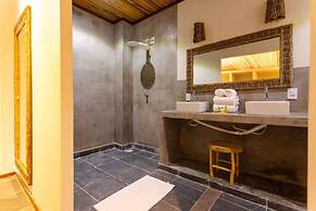 Private Complex With Swimming Pool Close to the Ocean