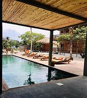 Private Complex With Swimming Pool Close to the Ocean