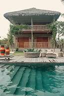 Private Complex With Swimming Pool Close to the Ocean