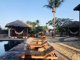 Private Complex With Swimming Pool Close to the Ocean