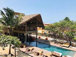 Private Complex With Swimming Pool Close to the Ocean