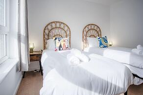 The Penthouse - 3 Bedroom Apartment - Llanelli