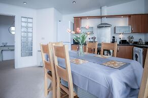 The Penthouse - 3 Bedroom Apartment - Llanelli
