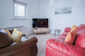 The Penthouse - 3 Bedroom Apartment - Llanelli