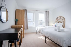 The Penthouse - 3 Bedroom Apartment - Llanelli
