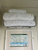 Duck House - 1 Bed Shepherds Hut - Gower