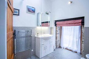 West Barn - 2 Bedroom Cottage - Llandeilo