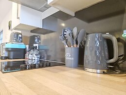 Churchill Studio - 1 Bedroom Studio - Uplands