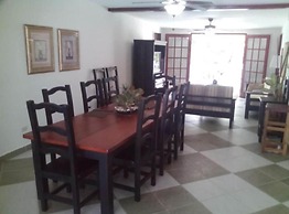Hibiscus House Bed and Breakfast