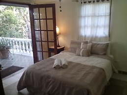 Hibiscus House Bed and Breakfast