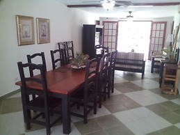 Hibiscus House Bed and Breakfast