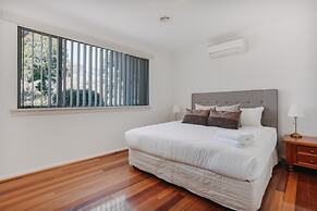 Restful Canberra Retreat in Spacious Terrace Home